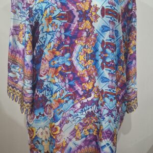 Blusa acetinada tipo bata estampada